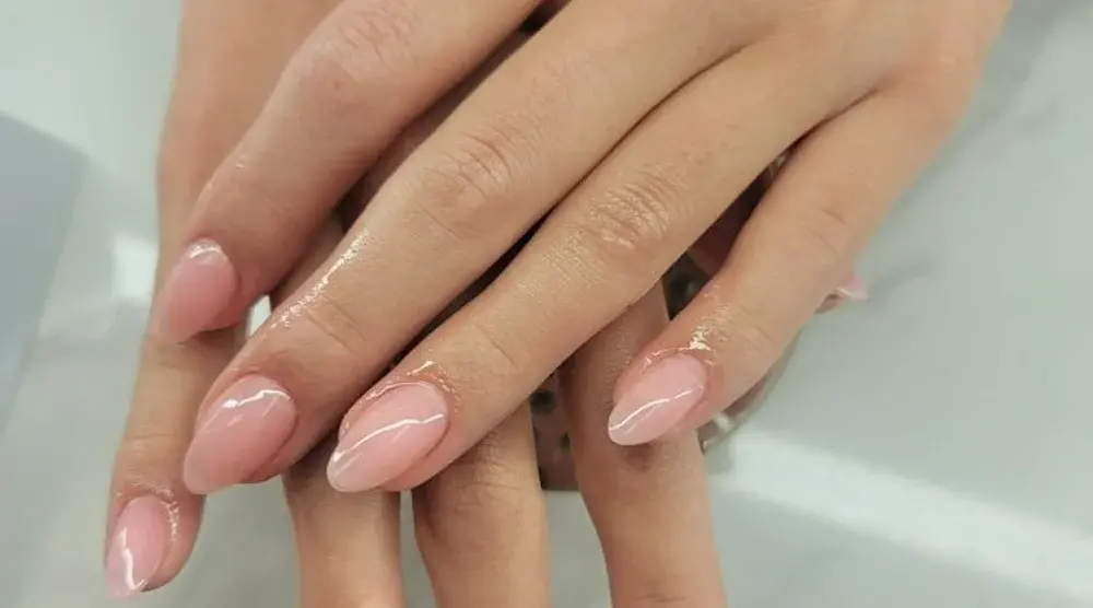 How to Maintain Healthy Nails Between Salon Visits at Home